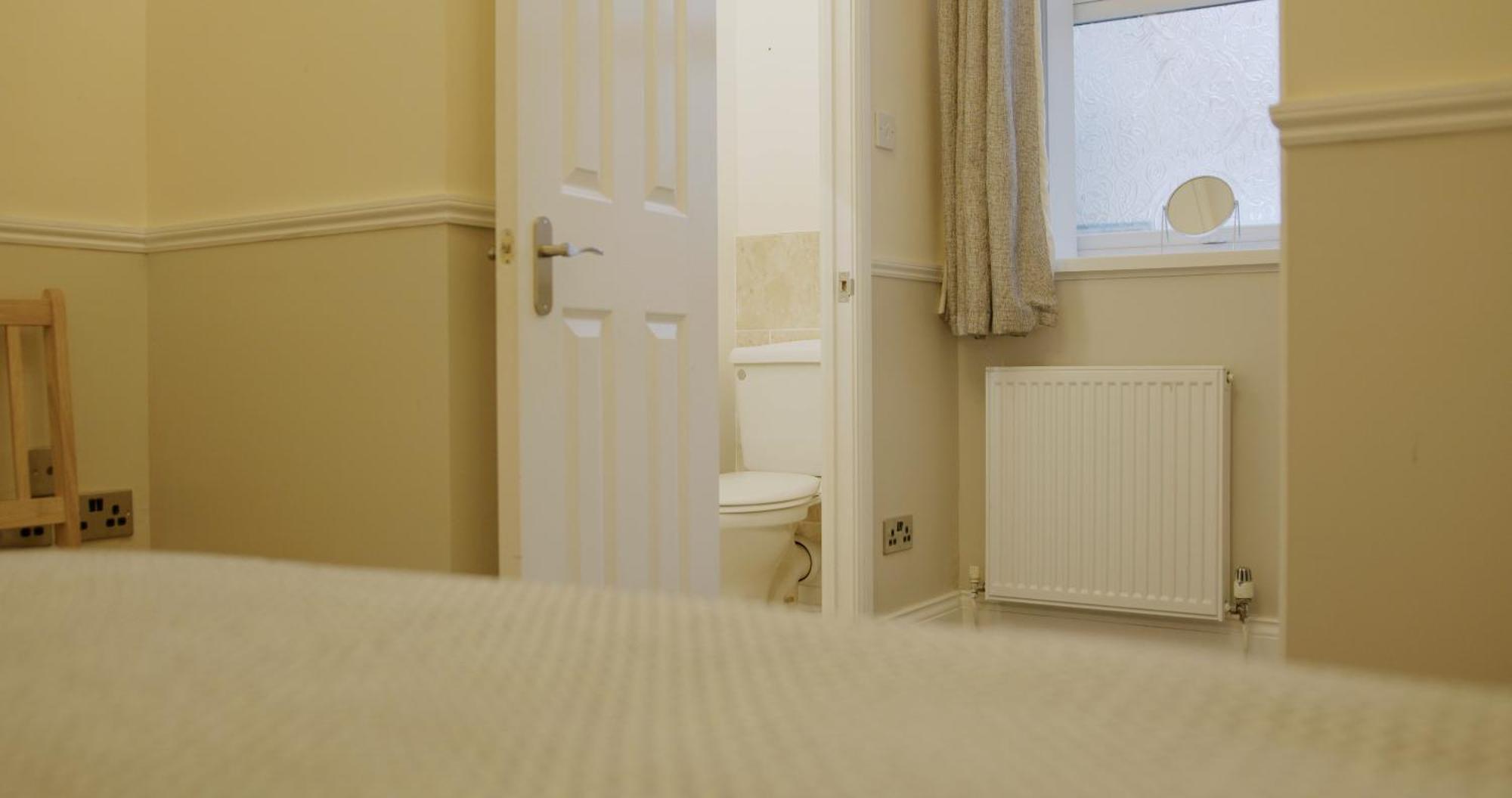 Double&Single Ensuite Rooms In Townhouse, Click To See Rooms, Fully Equipped Kitchen, Dining Room And Lounge, Perfect For Long Term Contractor Etc Stays, Regular Housekeeping, 15 Min Drive To Nissan 20 To Sunderland & Newcastle, See Our Site For Assu South Shields Exterior photo